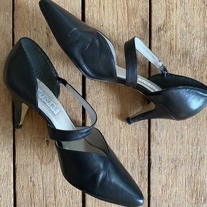 Vintage | Women's Kitten Heeled Pumps Size 7.5